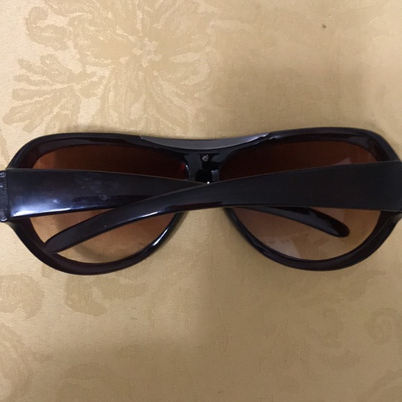 Old Navy Sunglasses - Picture 2 of 3